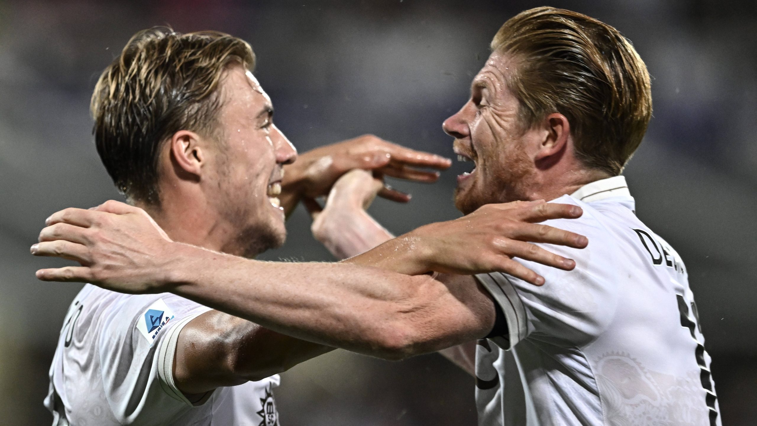 Nekada mančesterski rivali, sada tandem pod čijim nogama ključa Vezuv