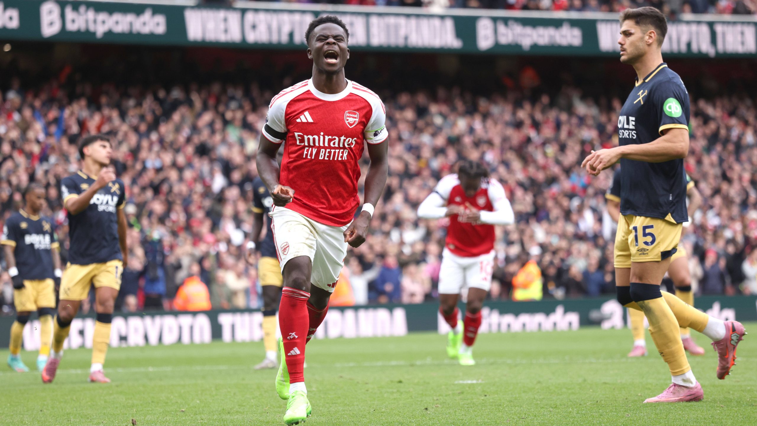 Arsenalu prija ritam sreda – subota, Vest Hem nokautiran iz spornog penala