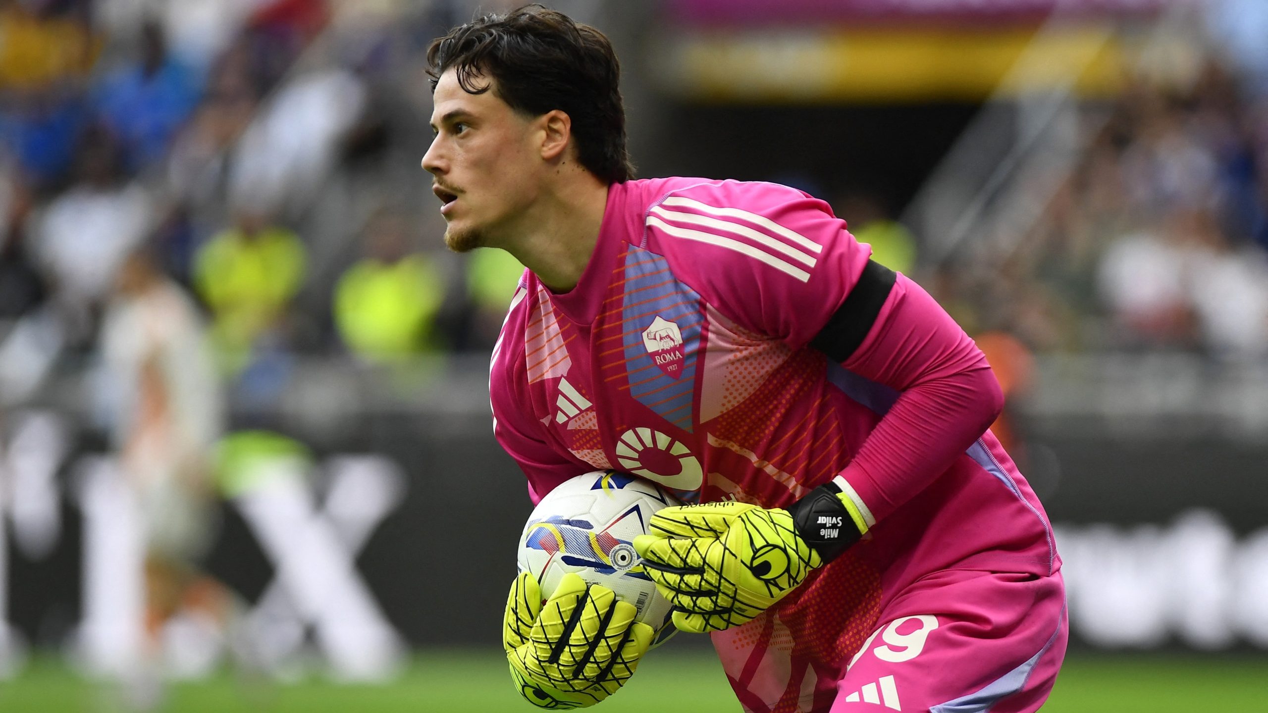 Sveti Svilar osvojio Rim: Od sličica u novčaniku do kultnog statusa