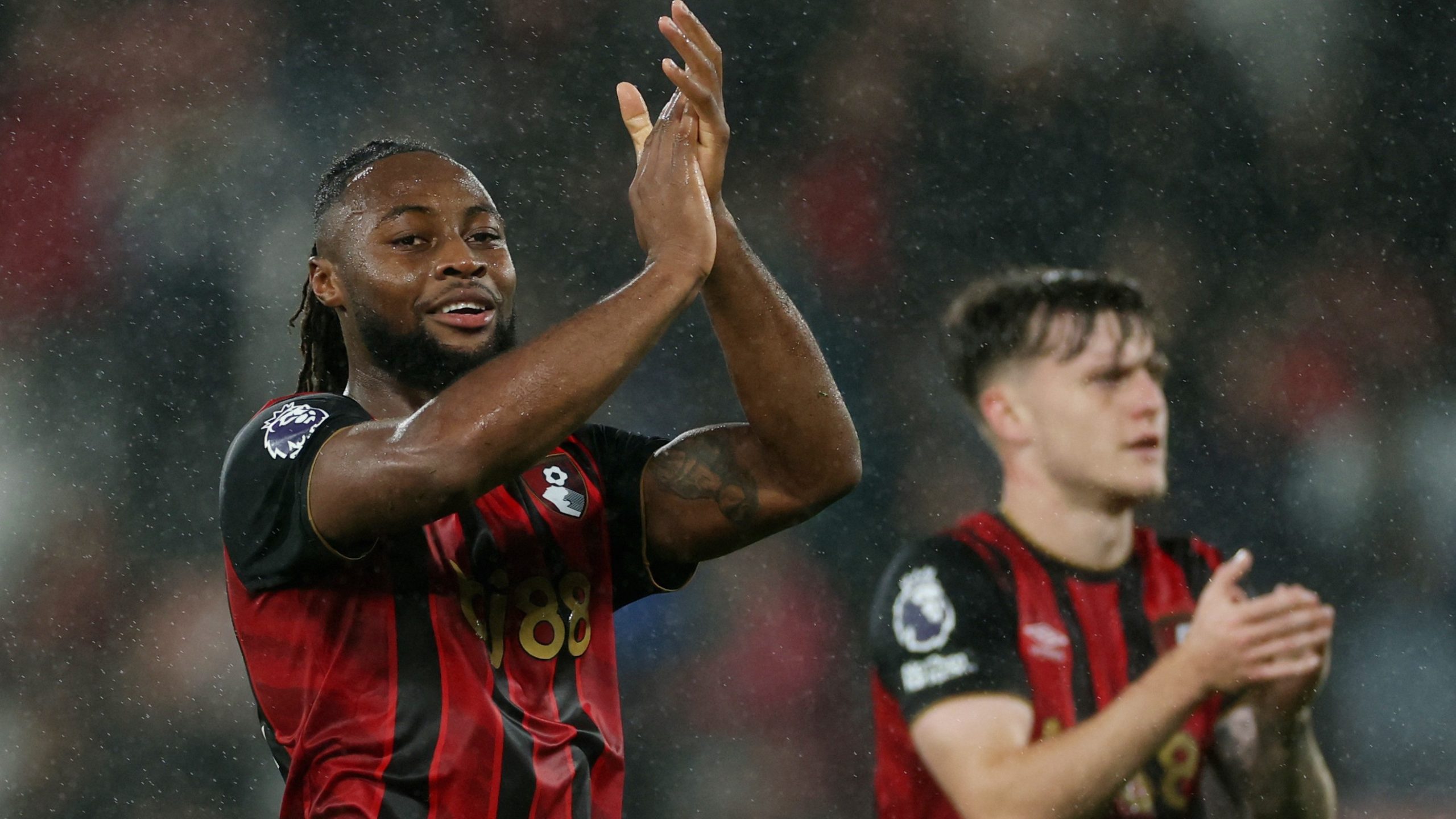 Odbijani talenat postao zvezda Premijer lige: Semenjo podivljao pored vozača autobusa koji ide ludom rutom