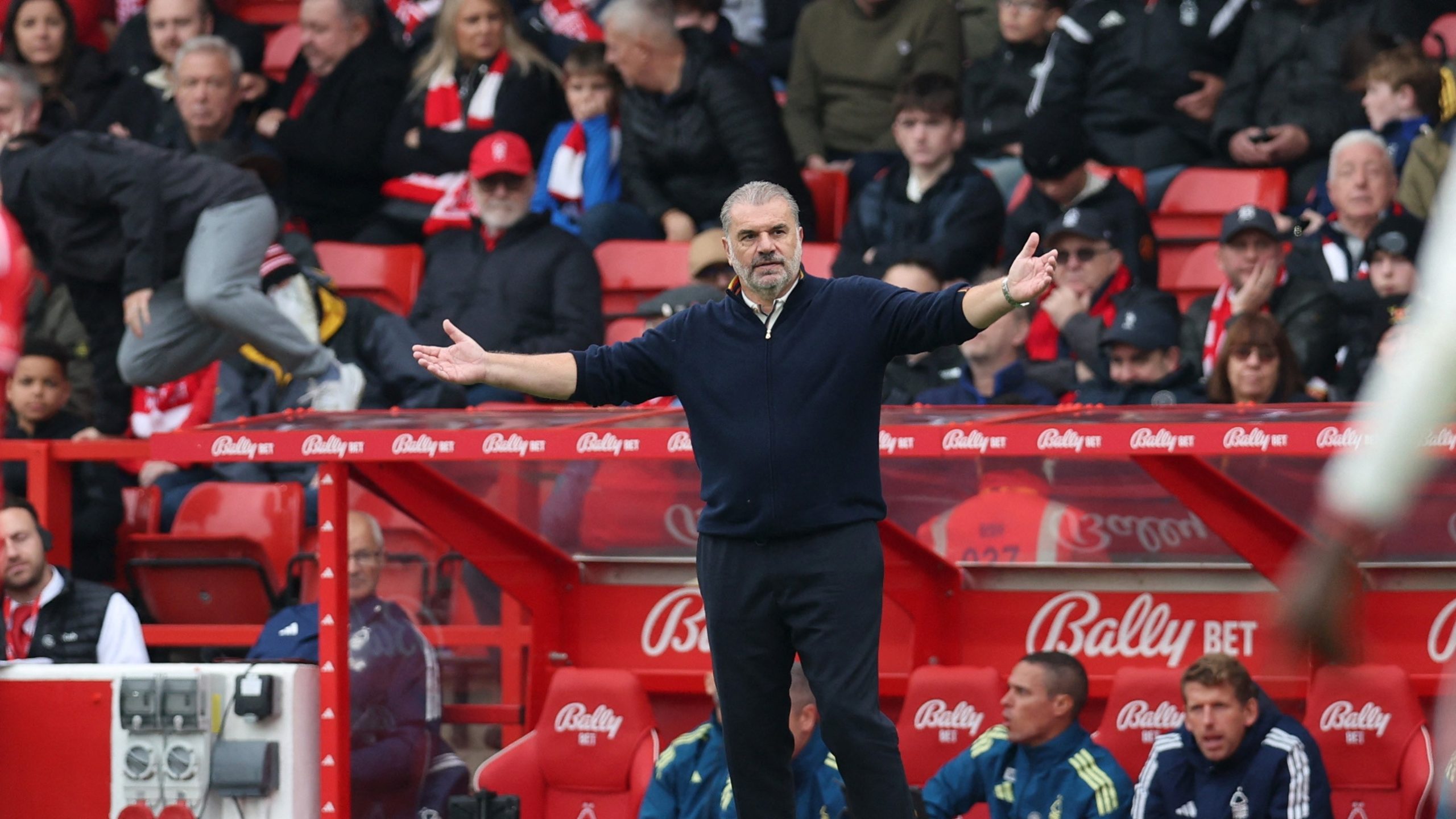 Postekoglu izdržao samo 39 dana: Notingem uručio otkaz Australijancu posle debakla protiv Čelsija