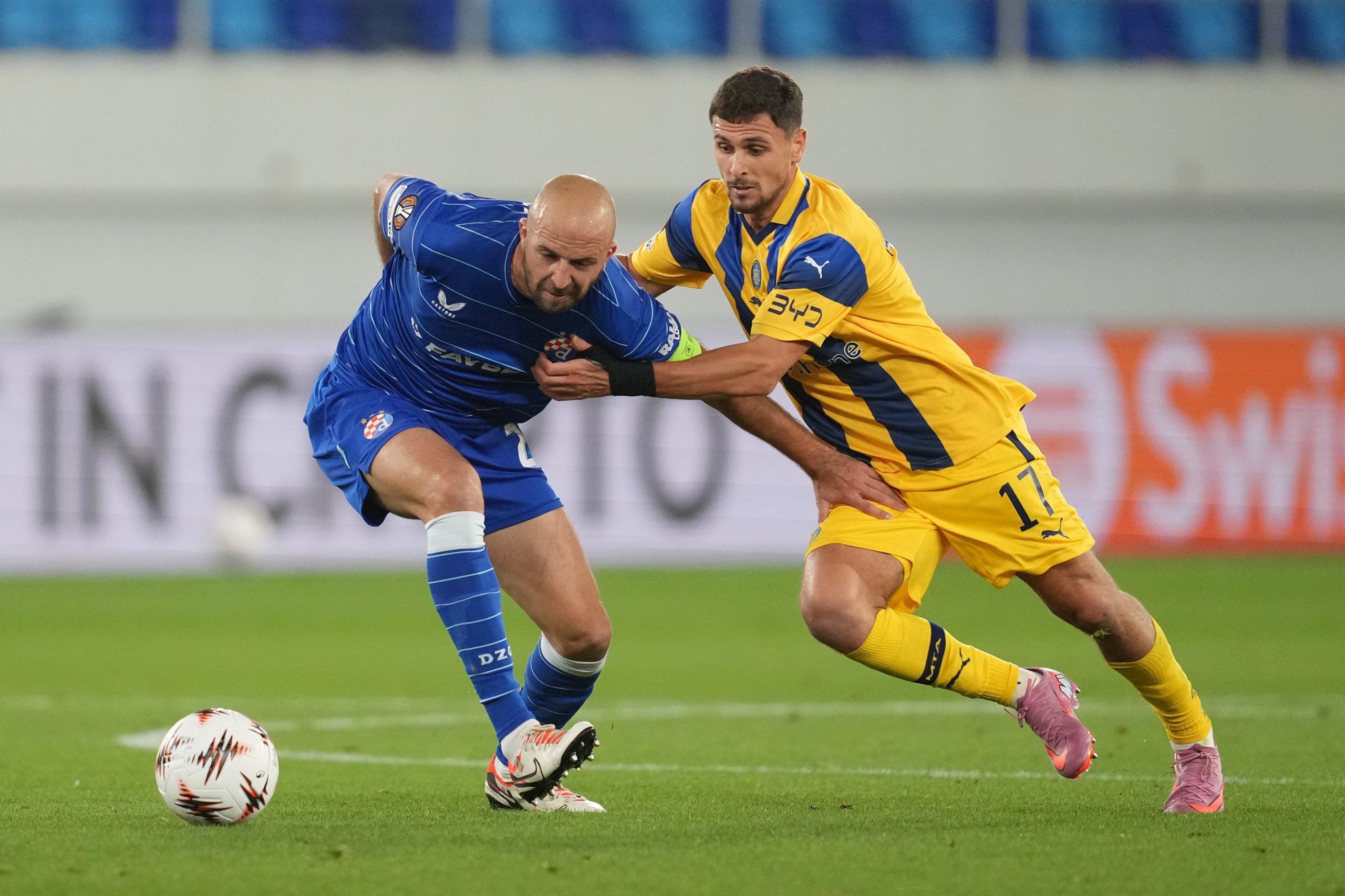 Peh za Lazetića i Makabi: Belić povredio zadnju ložu, strahuje se od pucanja mišića