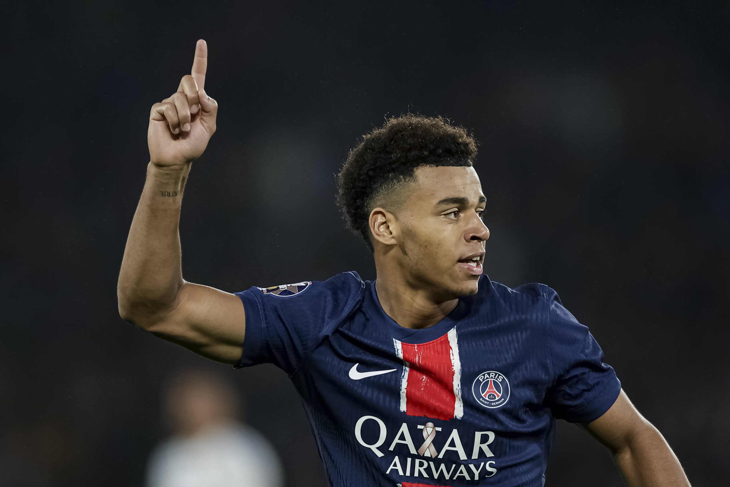 Jamal je prošlost, Due novi Zlatni dečko