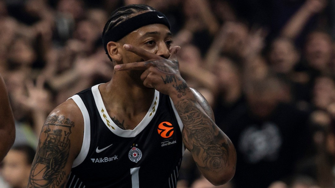 Arena ključa dok Karlik i Sterling pogađaju (VIDEO)