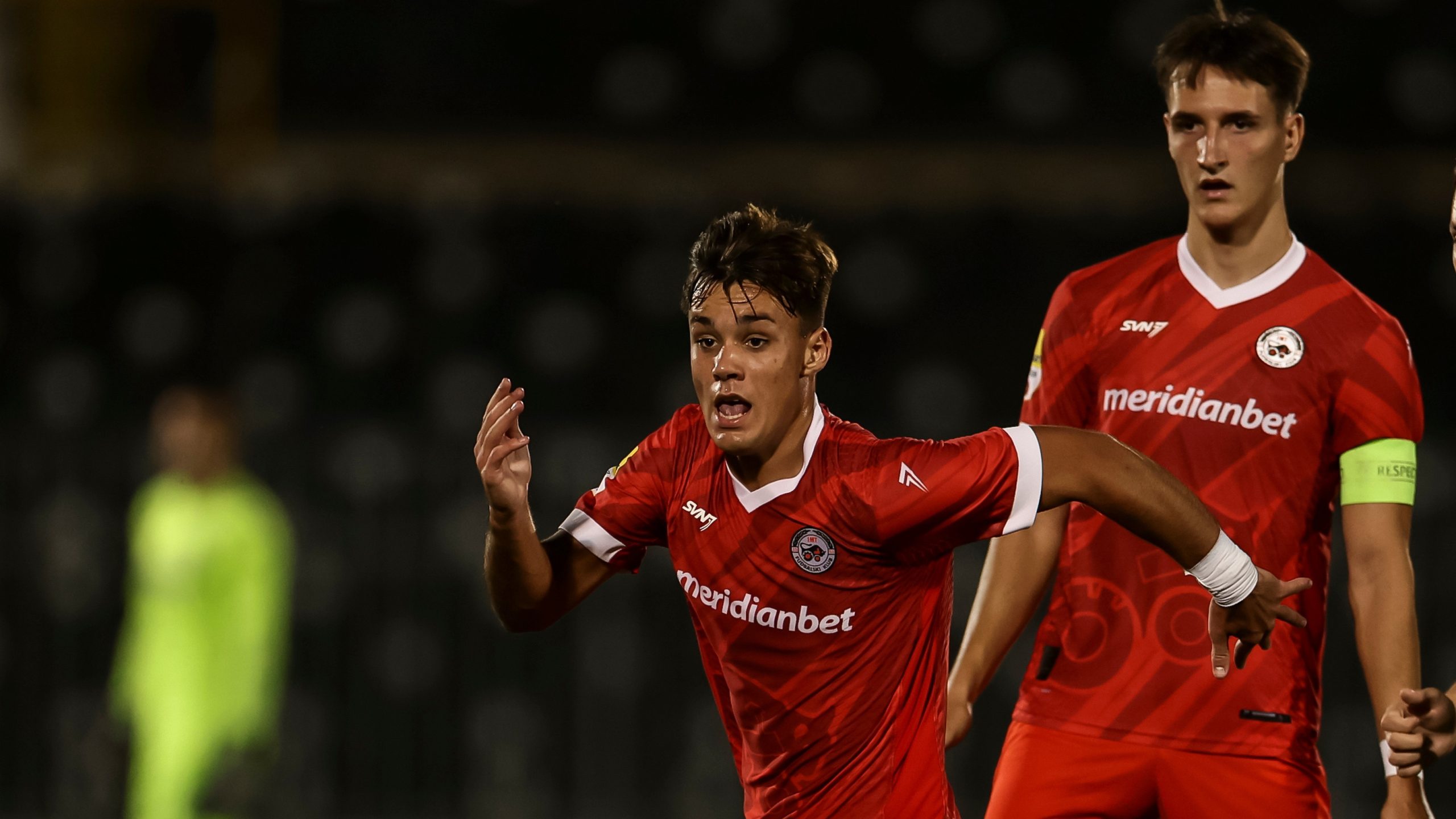 IMT iz penala u nadoknadi savladao Spartak: Traktoristima derbi klubova “bez trenera”